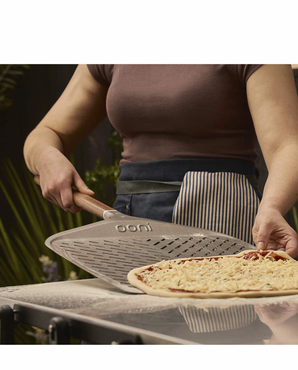 Ooni Pizzaschieber signature perforiert 35 cm 2
